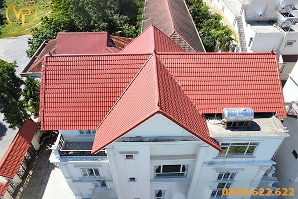 Mái tôn ngoài trời tại Quảng Ninh 